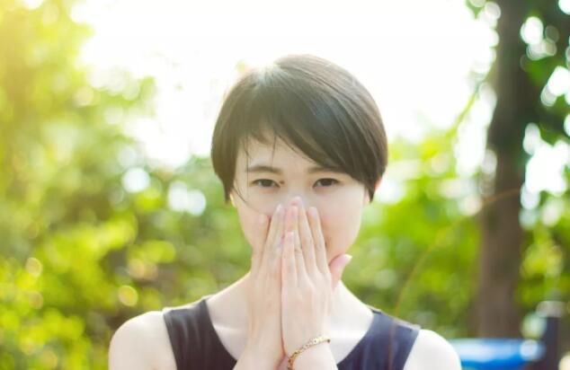 开眼角出现瘢痕增生的原因以及护理方法